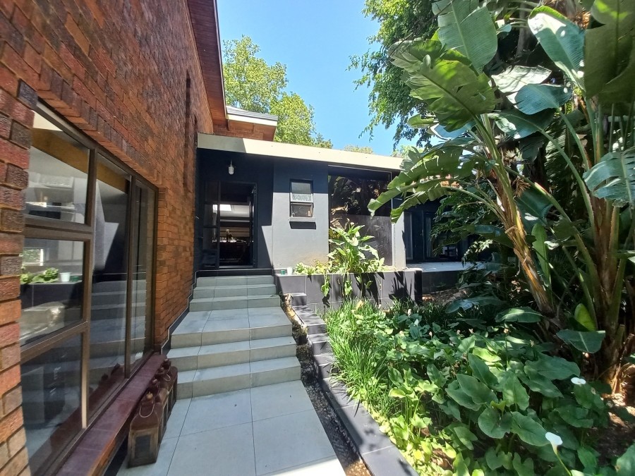 5 Bedroom Property for Sale in Protea Park North West